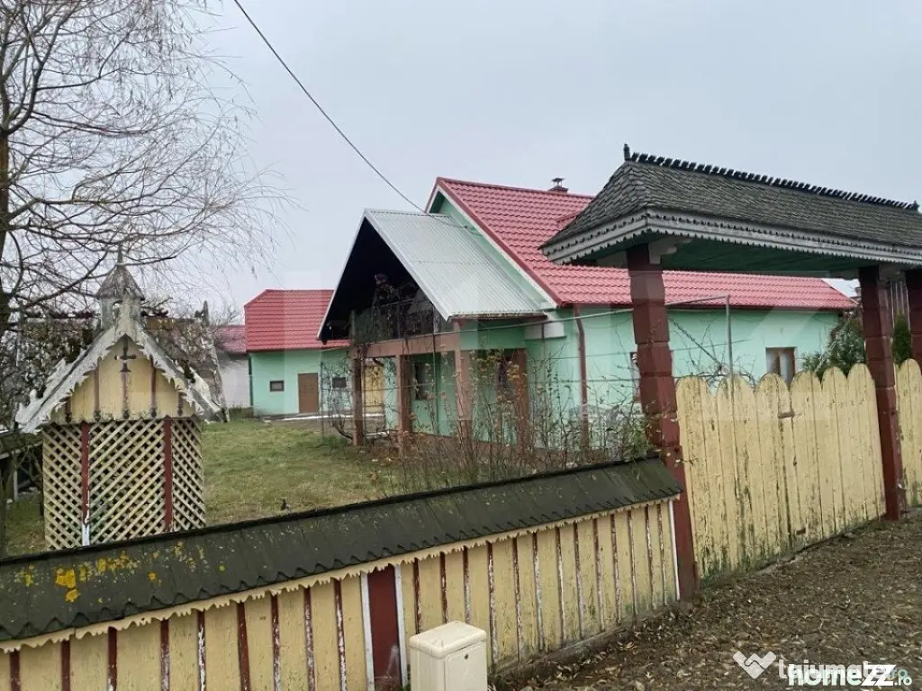 Casa si hala de vanzare, in Horodnic de Sus