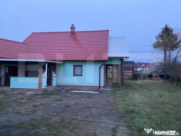Casa si hala de vanzare, in Horodnic de Sus