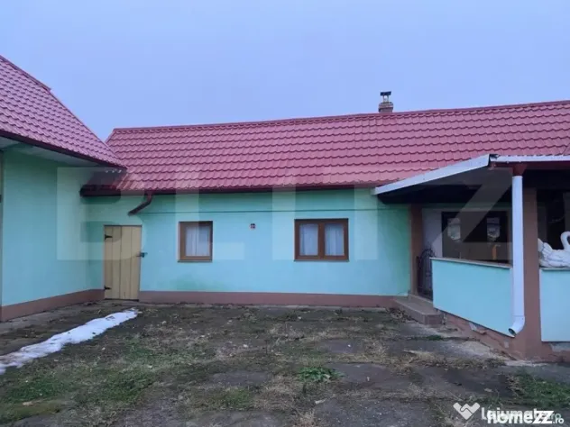 Casa si hala de vanzare, in Horodnic de Sus