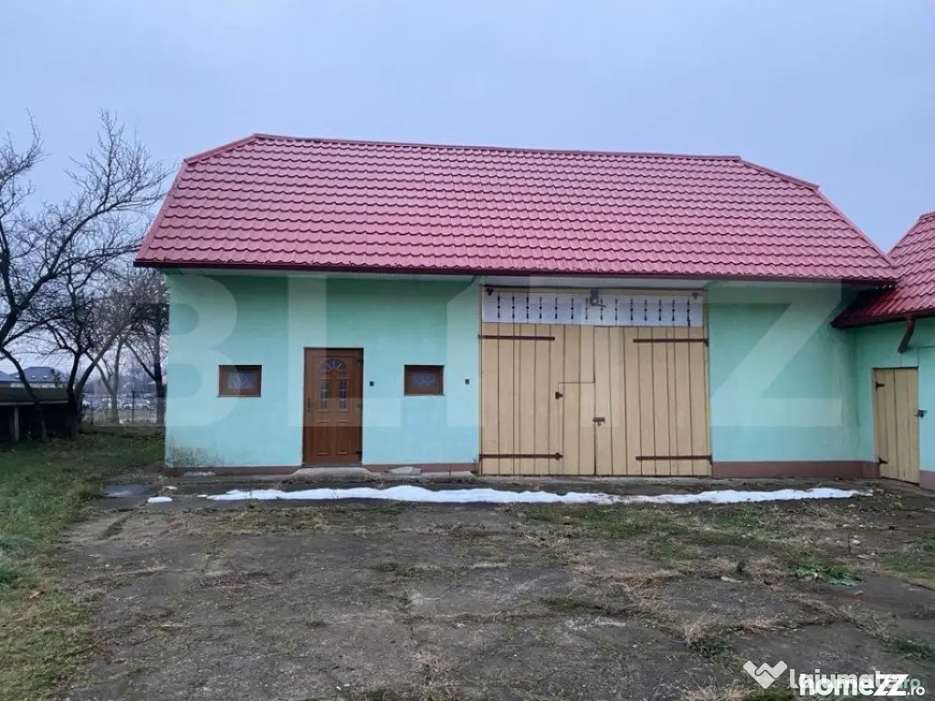 Casa si hala de vanzare, in Horodnic de Sus
