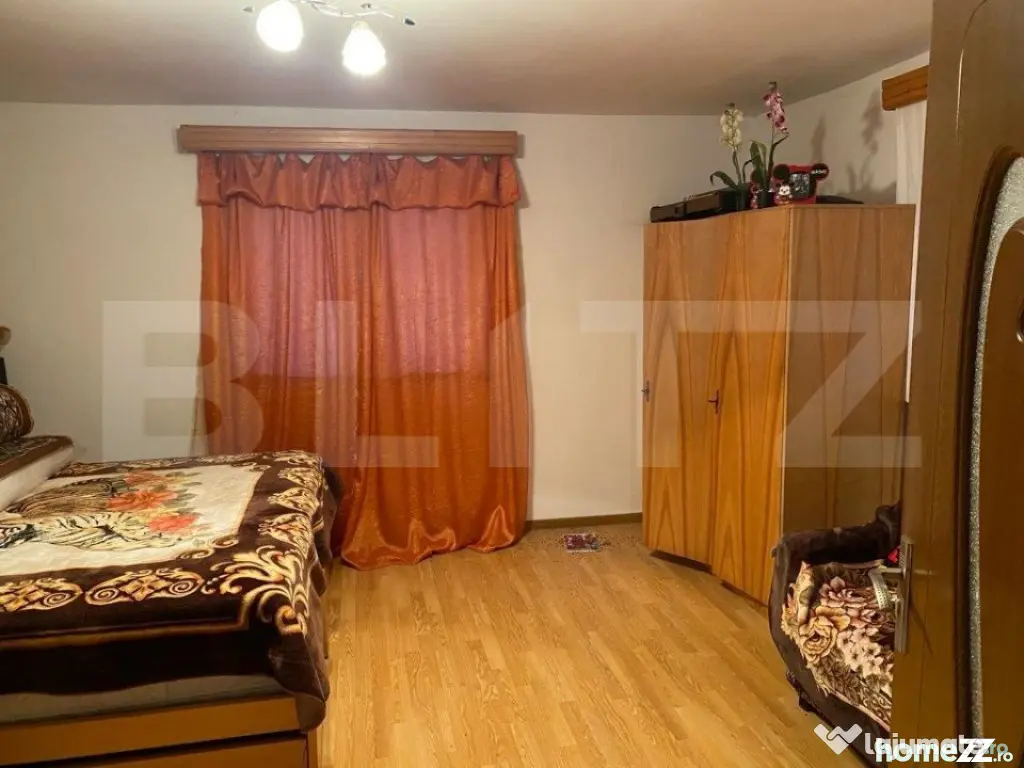 Casa si hala de vanzare, in Horodnic de Sus