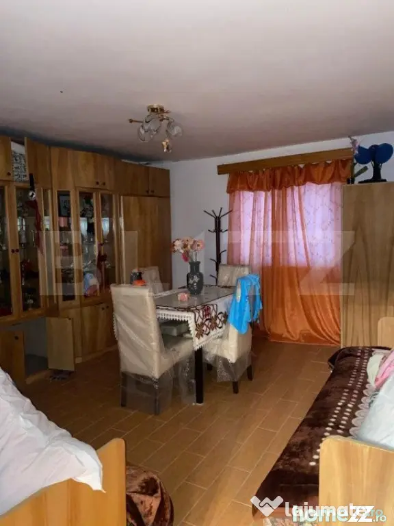 Casa si hala de vanzare, in Horodnic de Sus
