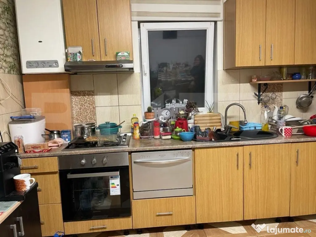 Casa cu 3 camere, 215mp, Santana de Mures