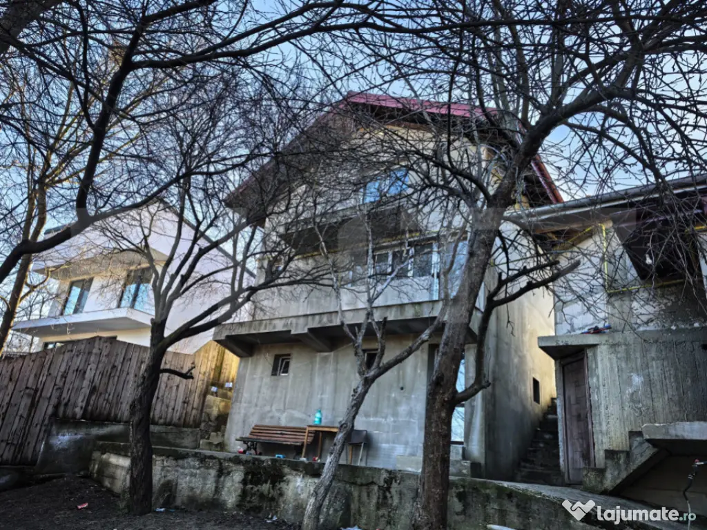 Casa la rosu 4 camere, 169mp, piata Pacurari