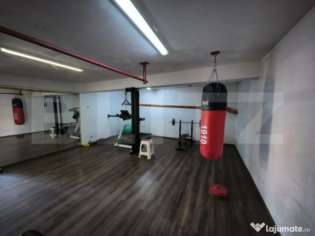 Casa la rosu 4 camere, 169mp, piata Pacurari