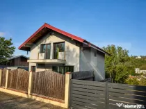 Casa la rosu 4 camere, 169mp, piata Pacurari