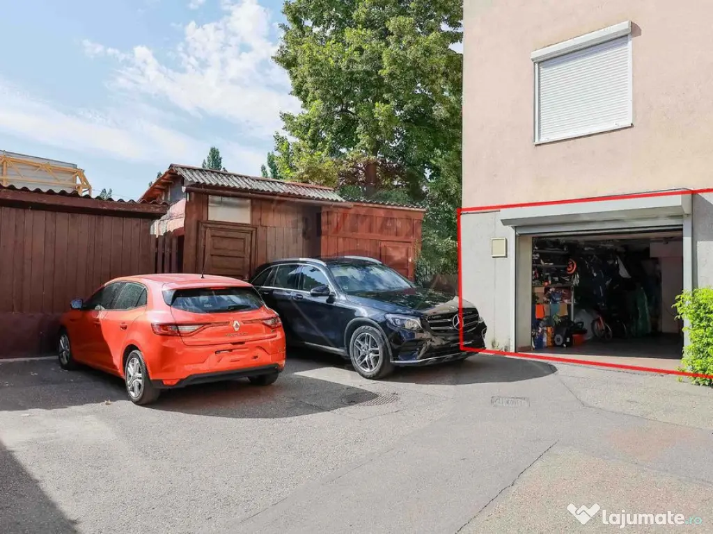 Apartament cu 4 camere și garaj de vânzare în zona Uni...