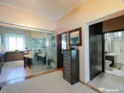 Apartament cu 4 camere și garaj de vânzare în zona Uni... 