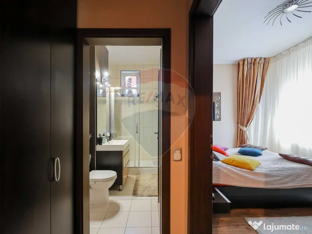 Apartament cu 4 camere și garaj de vânzare în zona Uni...