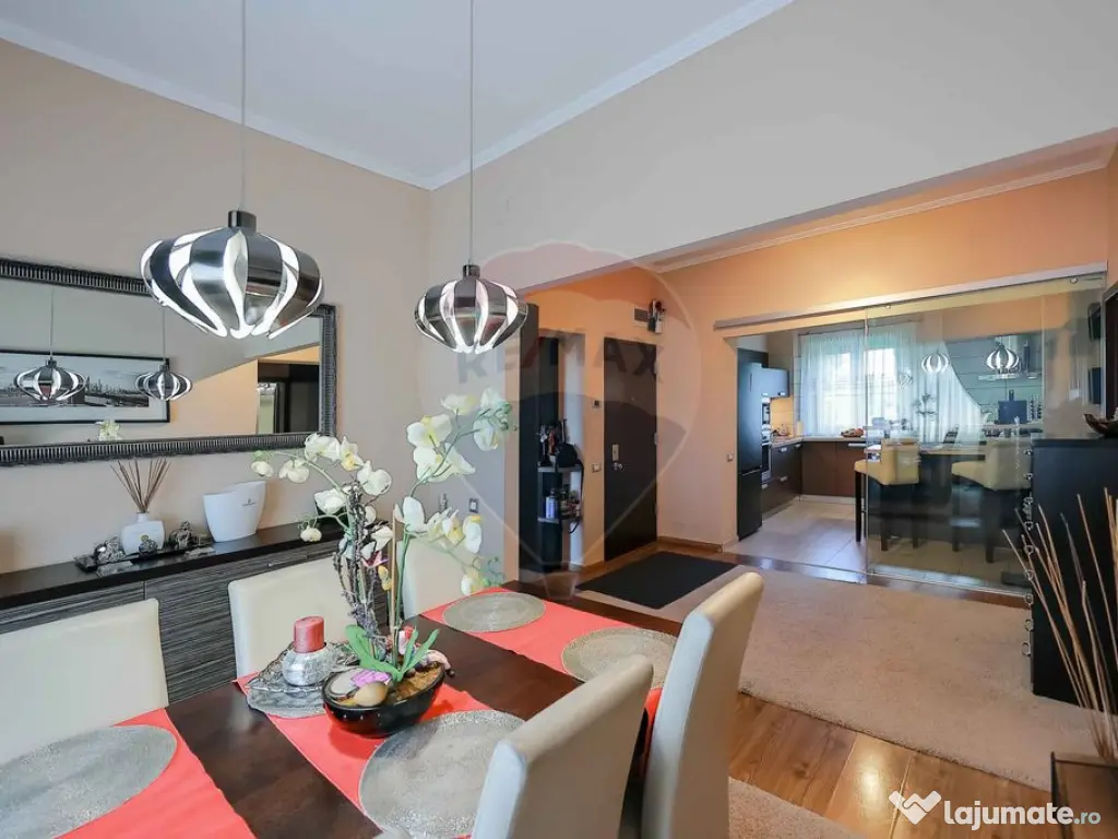 Apartament cu 4 camere și garaj de vânzare în zona Uni...