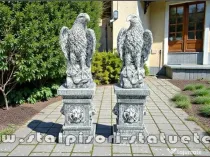 Set 2 statuete vulturi cu socluri, gri antichizat.