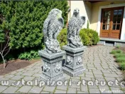 Set 2 statuete vulturi cu socluri, gri antichizat. 