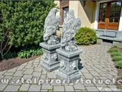Set 2 statuete vulturi cu socluri, gri antichizat. 