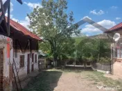 Casa veche si teren Izvorani - toate utilitatile 