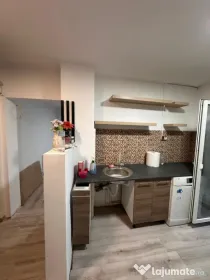 Apartament 3 camere, situat in zona CET