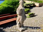 Statuetă fata cu coșulețe, galben patinat, model S23. 