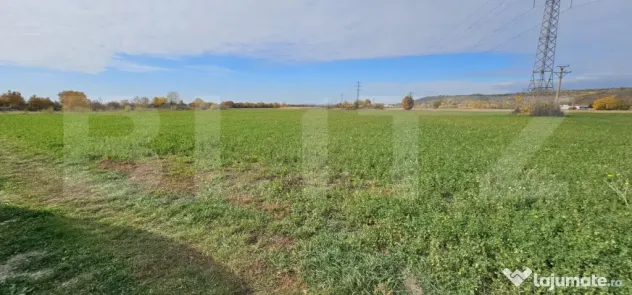 Teren in Razvad intravilan 1400mp cu acces la curent electri