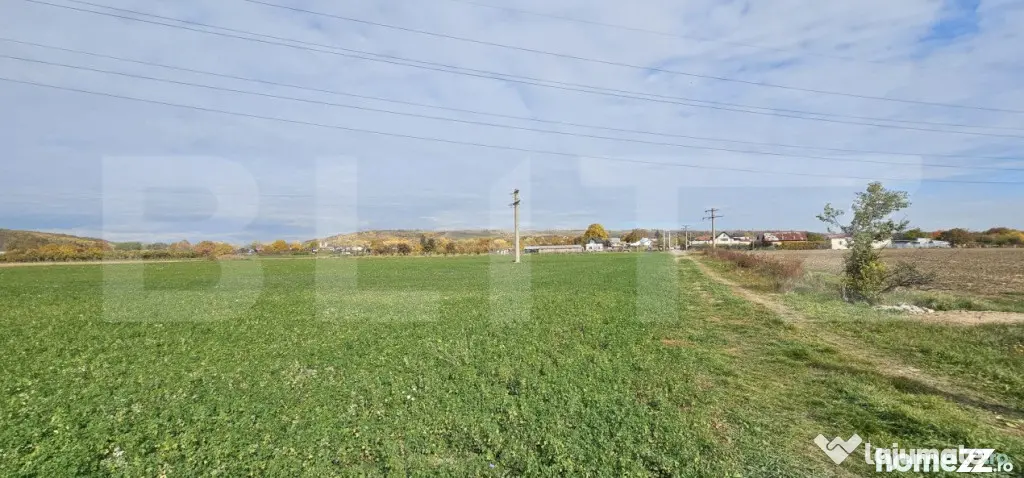 Teren in Razvad intravilan 1400mp cu acces la curent electri - Razvad (Dambovita)