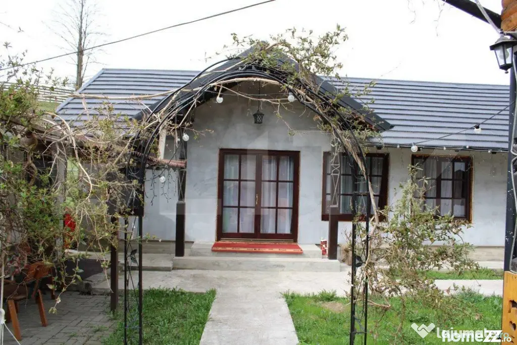 Casa de vacanta si anexe in Stulpicani