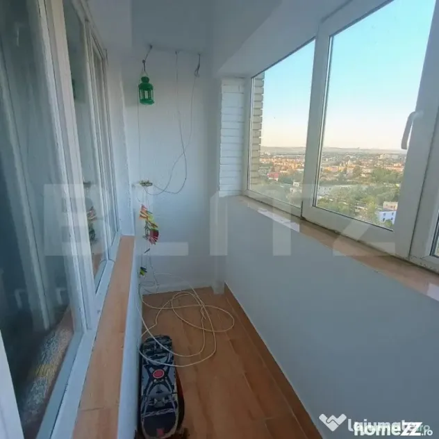 Apartament 4 camere, 82 mp ,3 balcoane inchise + boxa, zona - Ploiesti (Prahova)