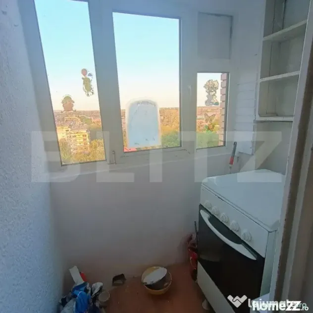 Apartament 4 camere, 82 mp ,3 balcoane inchise + boxa, zona - Ploiesti (Prahova)