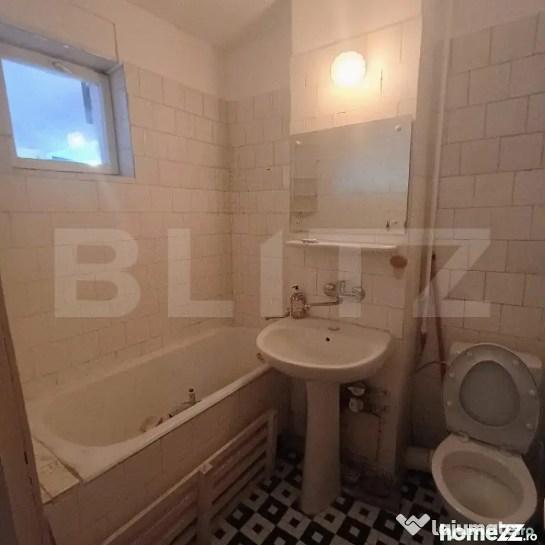 Apartament 4 camere, 82 mp ,3 balcoane inchise + boxa, zona - Ploiesti (Prahova)