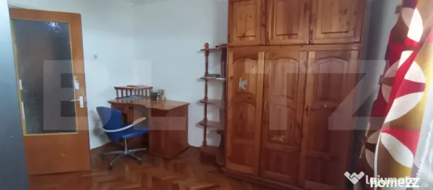 Apartament 4 camere, 82 mp ,3 balcoane inchise + boxa, zona - Ploiesti (Prahova)