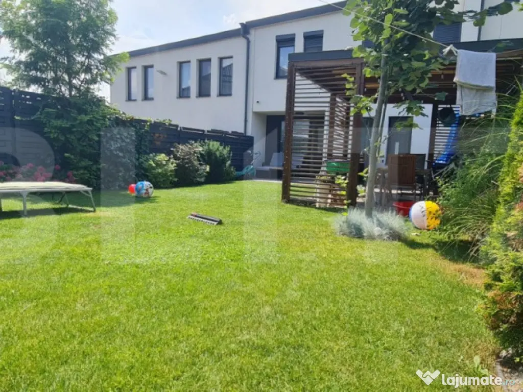 Casa in Voronet cu 4 camere si priveliste