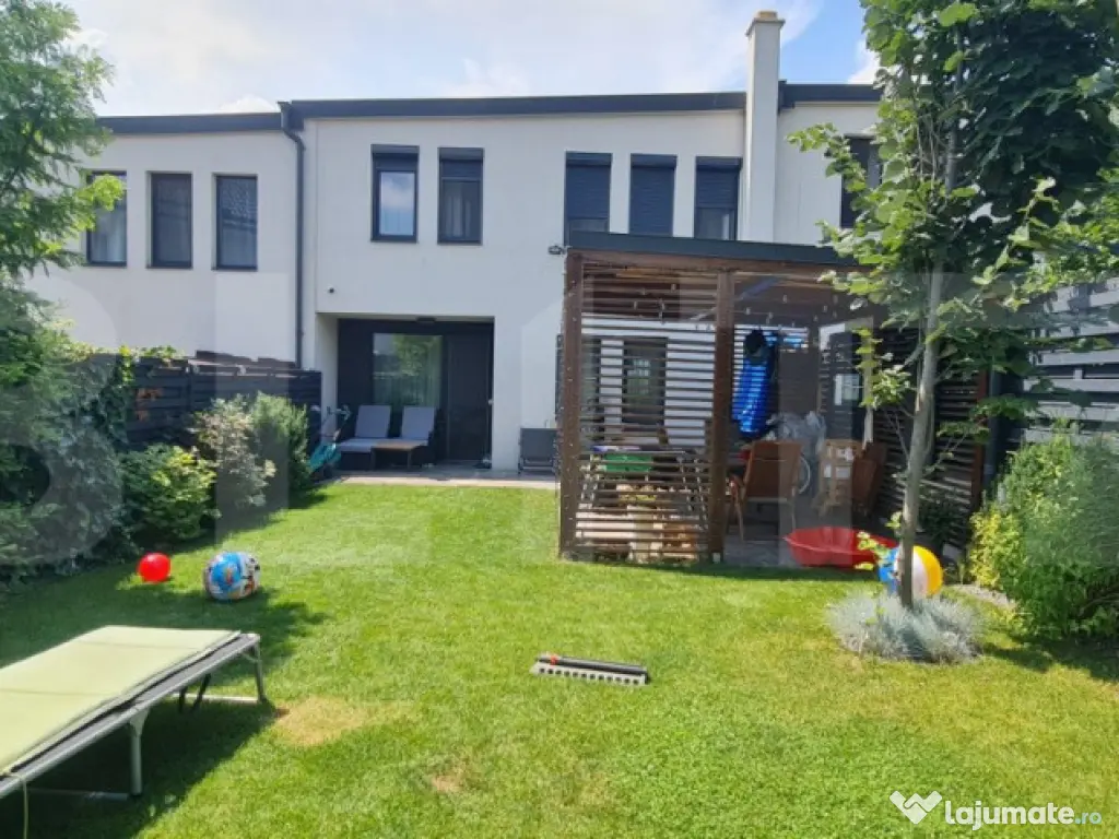 Casa in Voronet cu 4 camere si priveliste