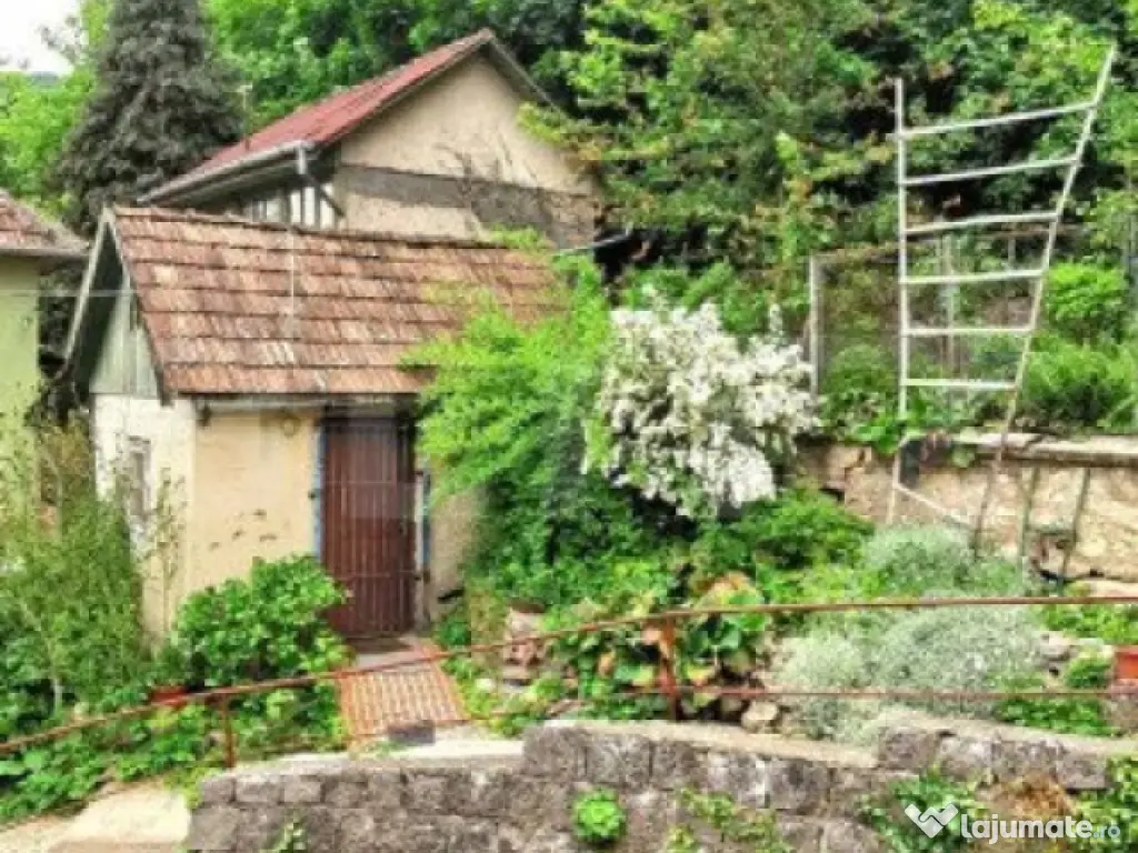 Apartament de vanzare, cu 4 camere, 80 mp, zona Cetate