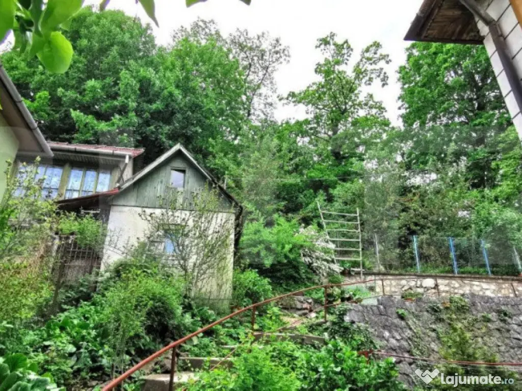 Apartament de vanzare, cu 4 camere, 80 mp, zona Cetate