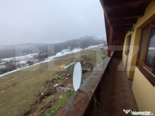 Villa, 500 mp, 7 camere, 3500 mp teren, zona Stramba