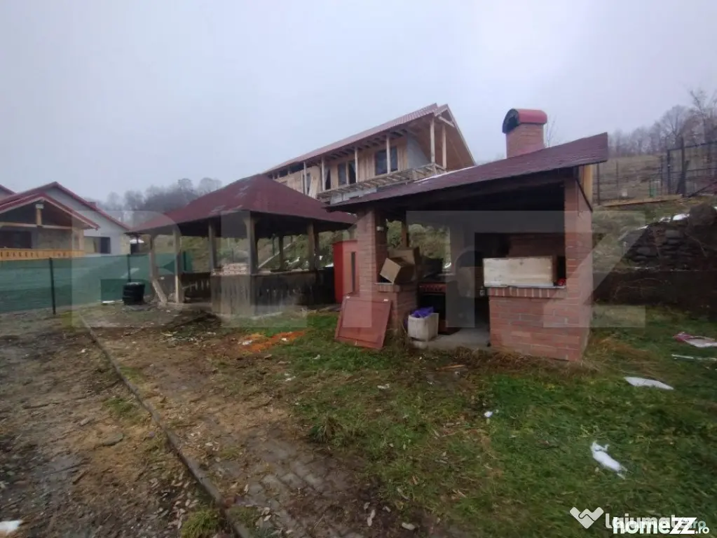 Villa, 500 mp, 7 camere, 3500 mp teren, zona Stramba