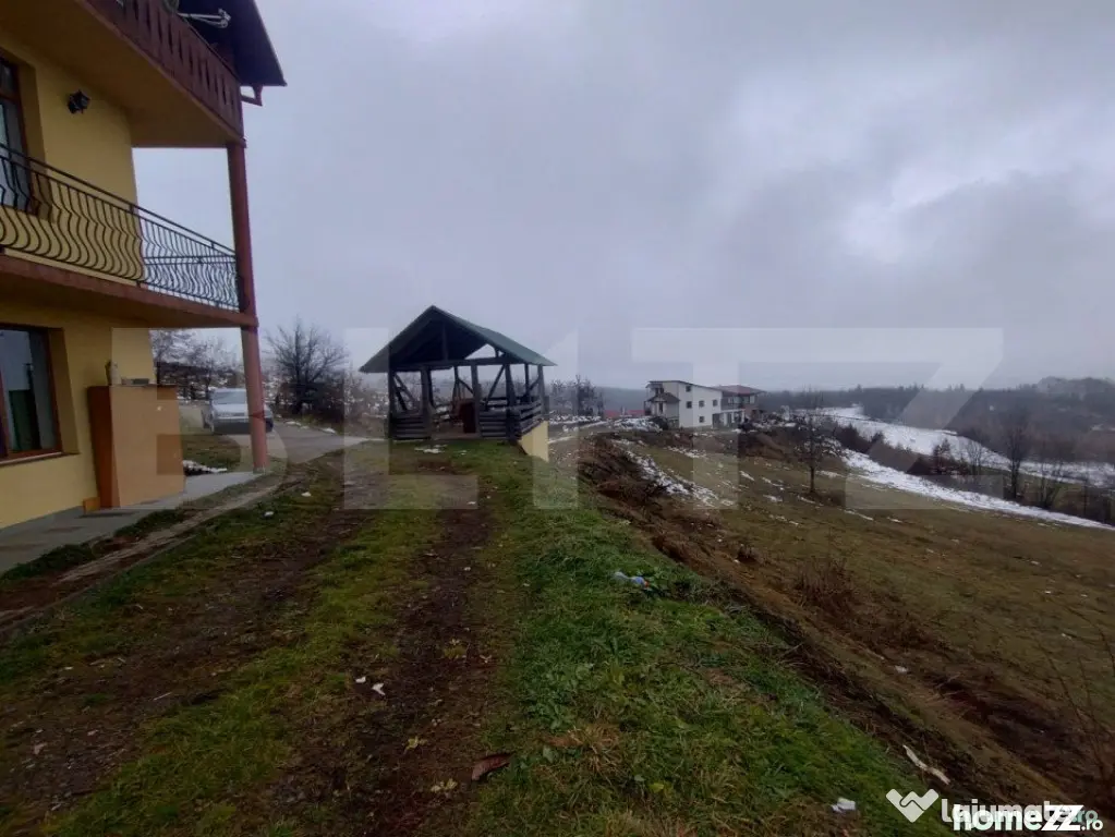 Villa, 500 mp, 7 camere, 3500 mp teren, zona Stramba