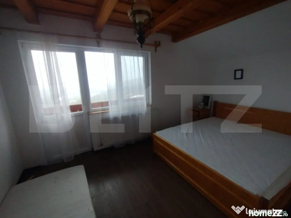 Villa, 500 mp, 7 camere, 3500 mp teren, zona Stramba