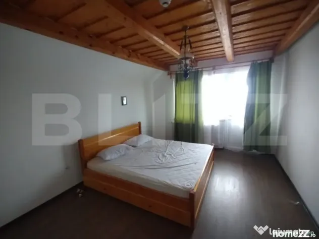 Villa, 500 mp, 7 camere, 3500 mp teren, zona Stramba