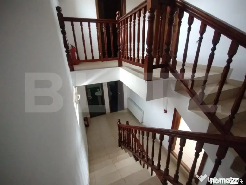 Villa, 500 mp, 7 camere, 3500 mp teren, zona Stramba