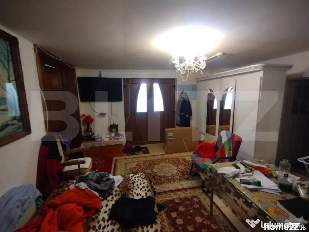 Villa, 500 mp, 7 camere, 3500 mp teren, zona Stramba