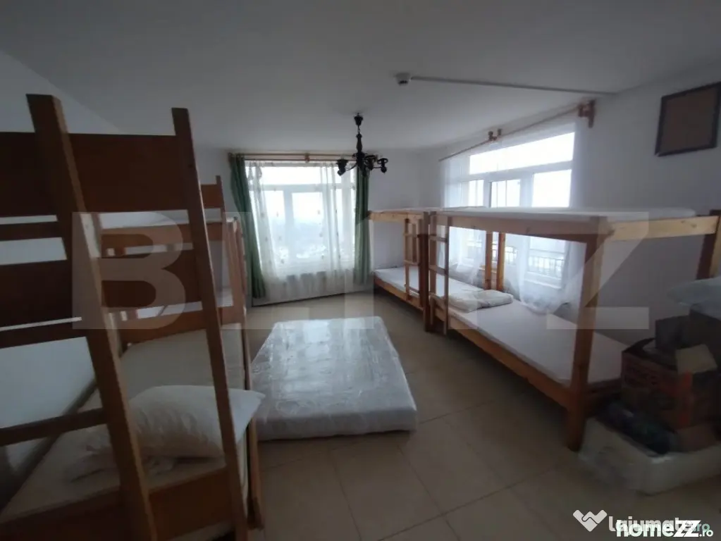 Villa, 500 mp, 7 camere, 3500 mp teren, zona Stramba