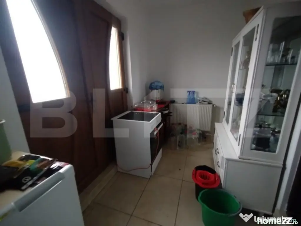 Villa, 500 mp, 7 camere, 3500 mp teren, zona Stramba