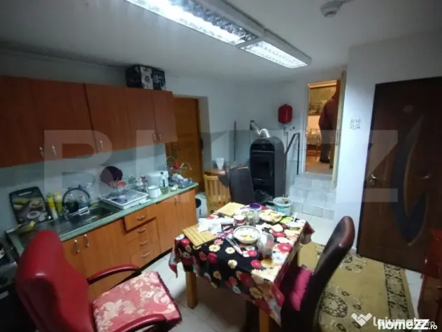 Villa, 500 mp, 7 camere, 3500 mp teren, zona Stramba