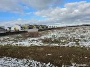 Teren intrav, langa Cart RIVIERA , 1 HA , utilitati , sosea 