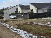 Teren intrav, langa Cart RIVIERA , 1 HA , utilitati , sosea 