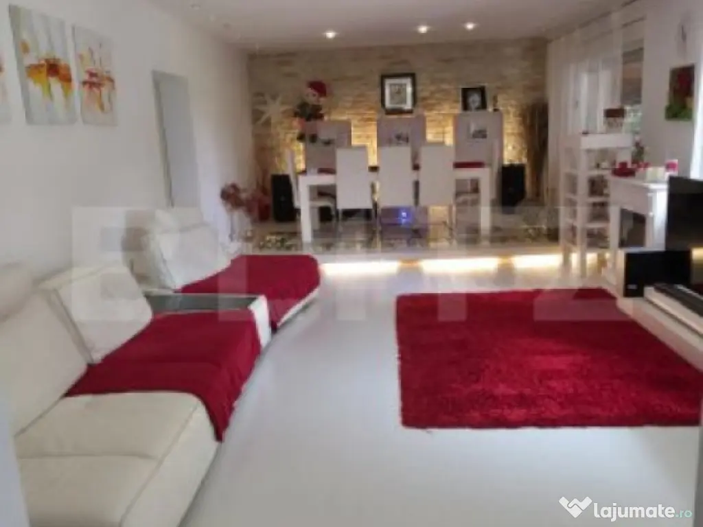 Proprietate Exclusivistă: 2 Case, Piscină și Teren de Ten