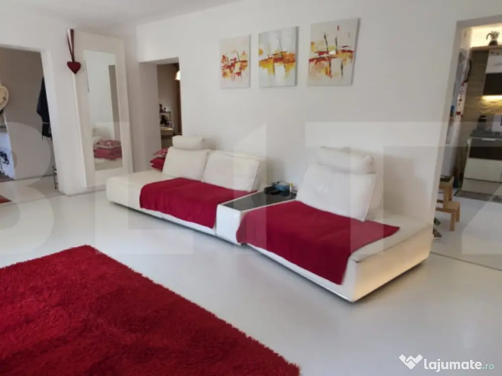 Proprietate Exclusivistă: 2 Case, Piscină și Teren de Ten