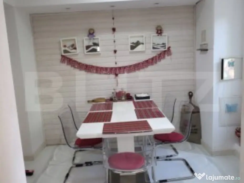 Proprietate Exclusivistă: 2 Case, Piscină și Teren de Ten