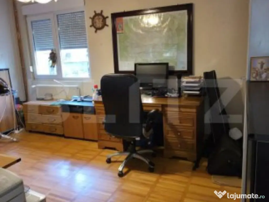 Proprietate Exclusivistă: 2 Case, Piscină și Teren de Ten