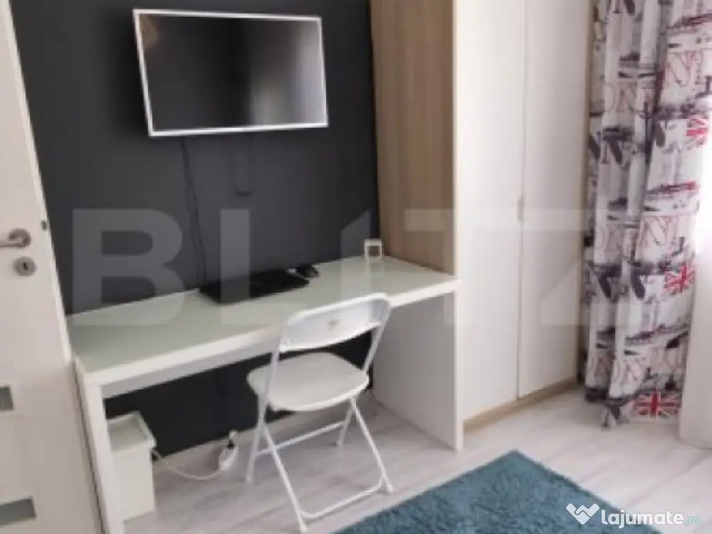 Proprietate Exclusivistă: 2 Case, Piscină și Teren de Ten