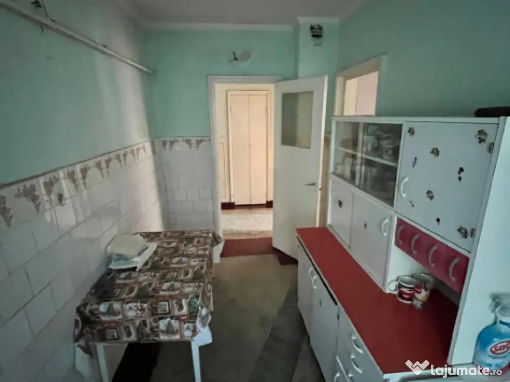 - Apartament 3 camere confort 1, zona Obor, etaj 3.