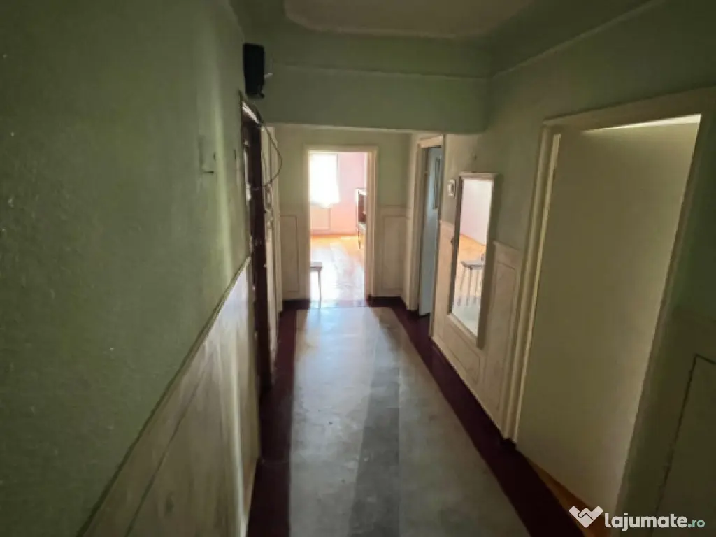 - Apartament 3 camere confort 1, zona Obor, etaj 3.